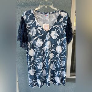 LuLaRoe V-neck Stretchy NWT Floral Lace Sleeves Popover Top Size 2XL Feminine